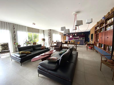 Maison - 230 m² - 7 pièces