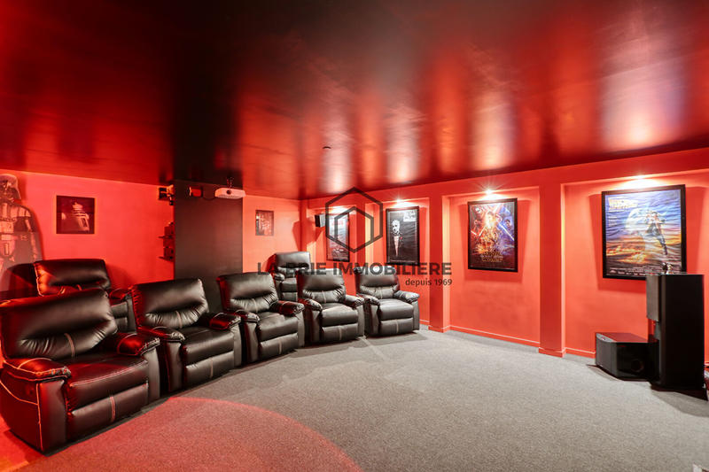 Maison - 313 m² - 7 pièces