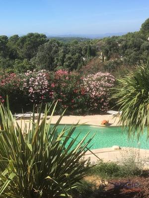 Maison - 239 m² - 10 pièces