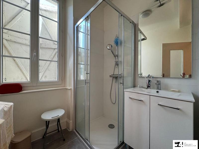 Maison traditionnelle - 268 m² - 8 pièces