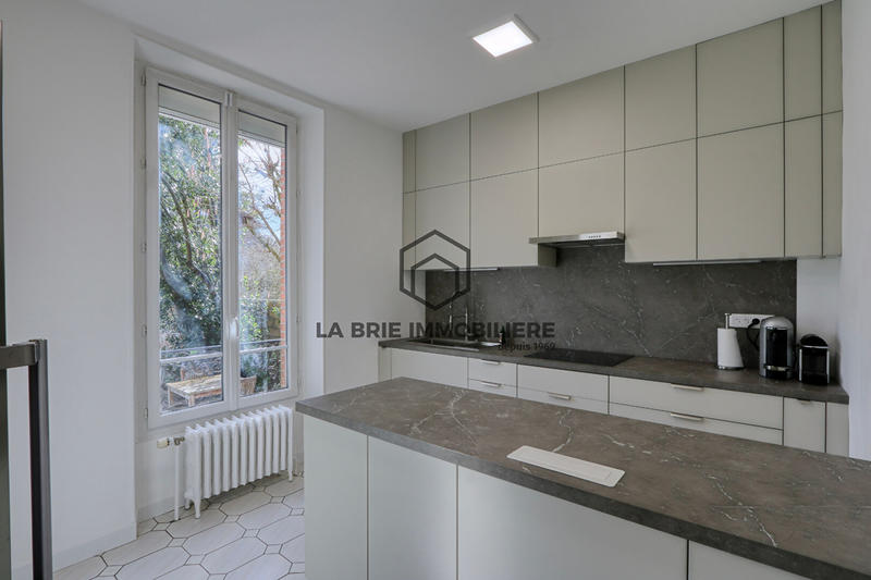 Maison - 235 m² - 9 pièces