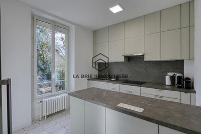 Maison - 235 m² - 9 pièces