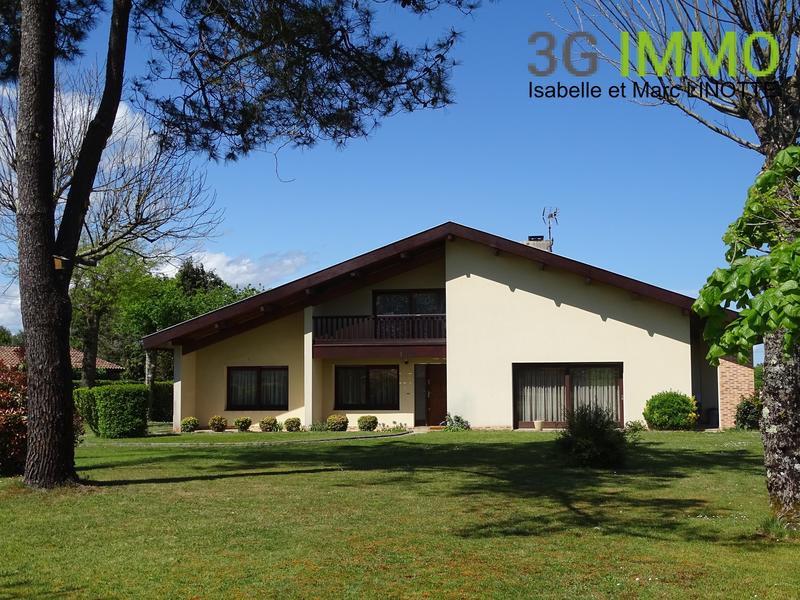 Maison - 208 m² - 8 pièces