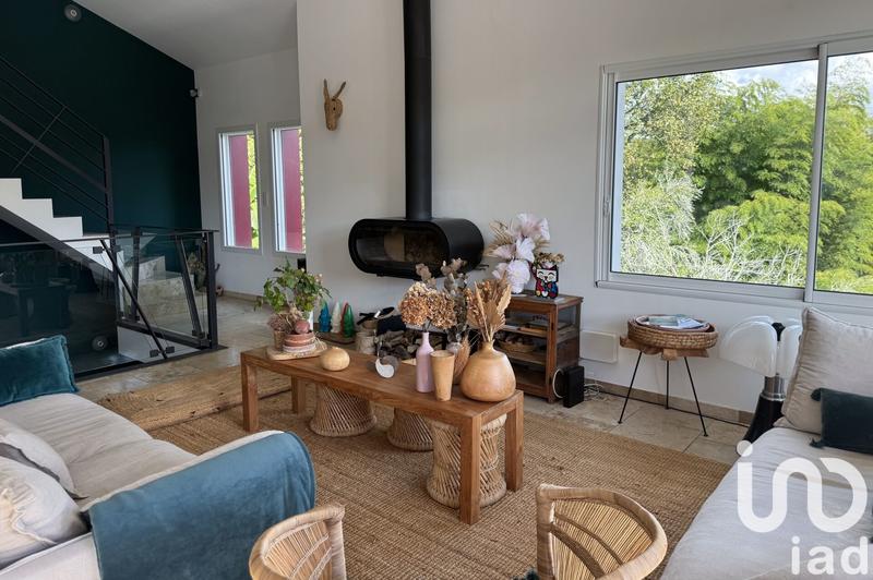 Maison - 238 m² - 6 pièces