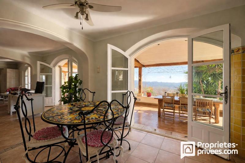 Maison - 214 m² - 6 pièces