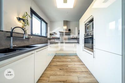 Maison - 183 m² - 7 pièces