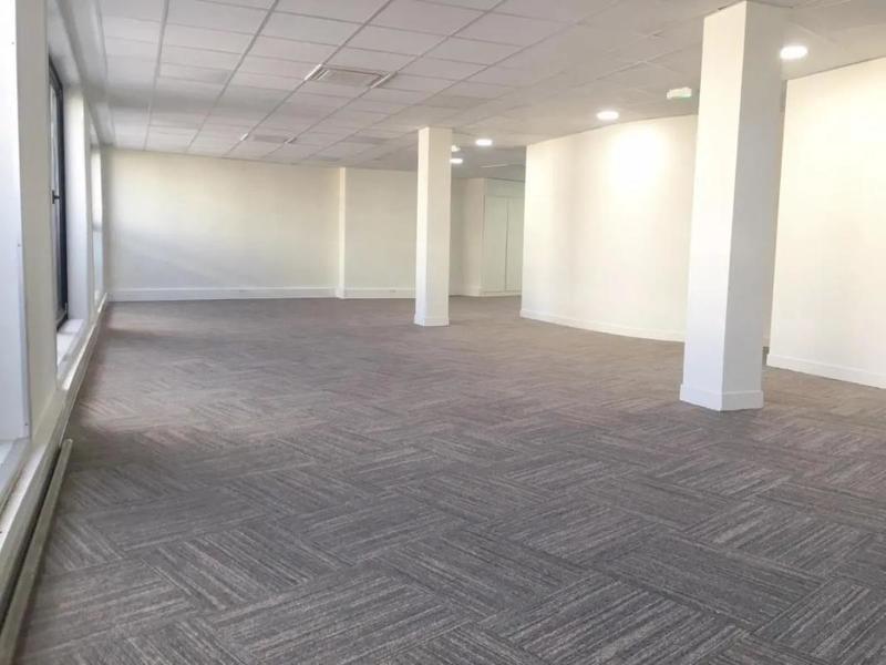 Bureau - 404 m²
