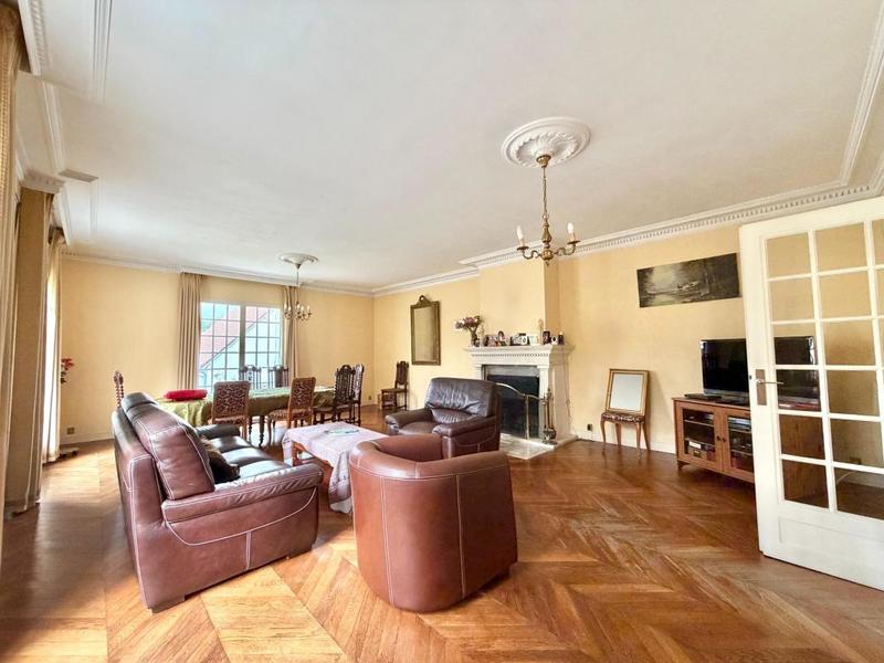 Maison - 235 m² - 6 pièces