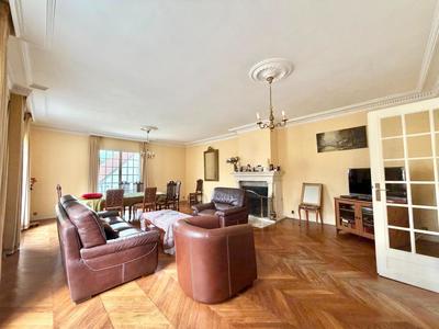 Maison - 235 m² - 6 pièces