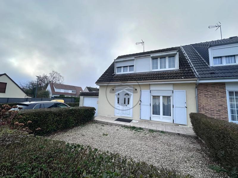 Maison - 90 m² - 5 pièces