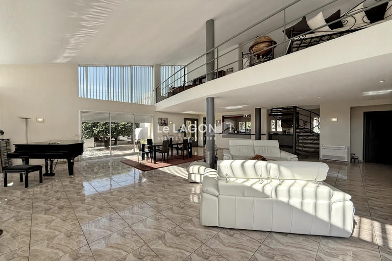 Maison - 236 m² - 4 pièces