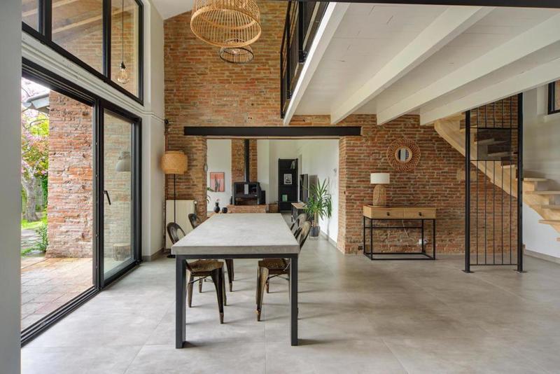 Maison - 220 m² - 7 pièces