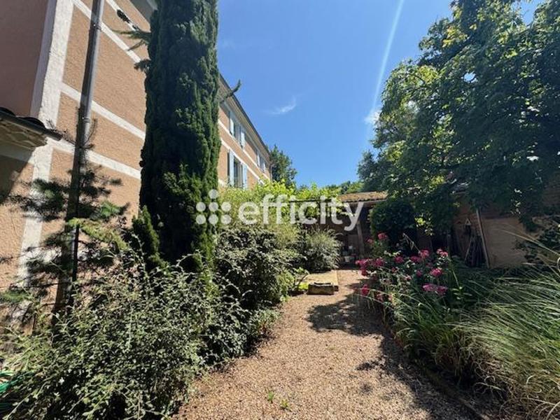 Maison - 220 m² - 10 pièces