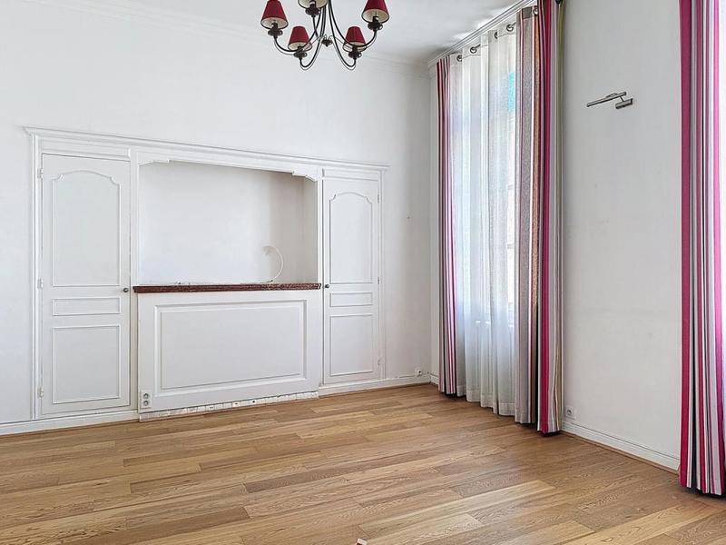 Studio - 135 m² - 5 pièces