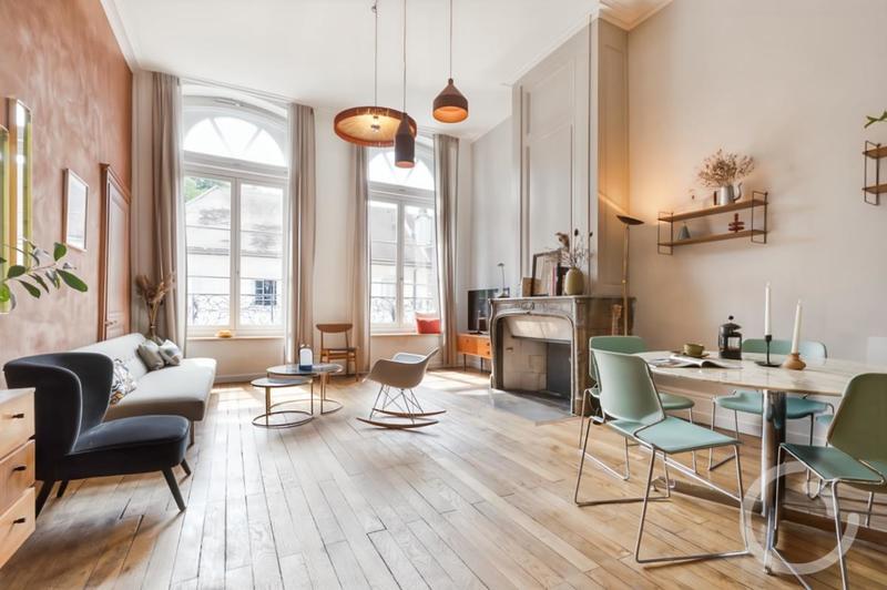 Appartement - 165 m² - 8 pièces