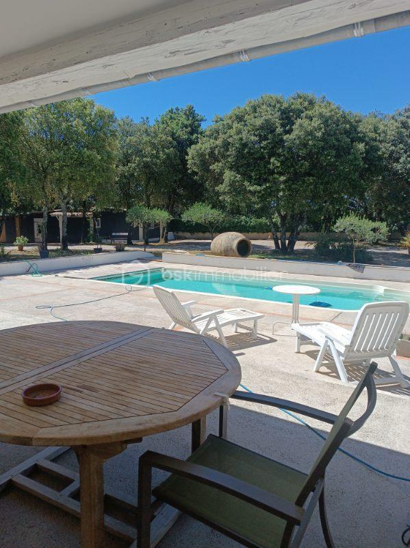 Propriété - 317 m² - 8 pièces