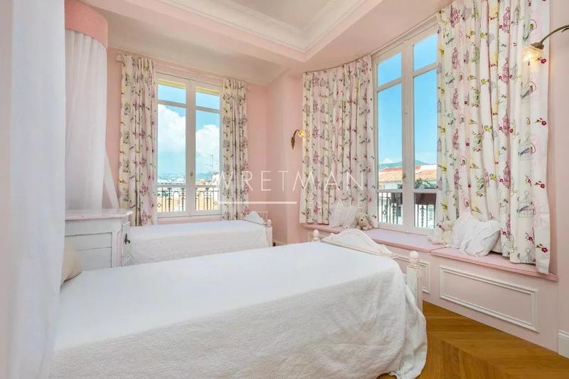 Appartement - 165 m² - 5 pièces