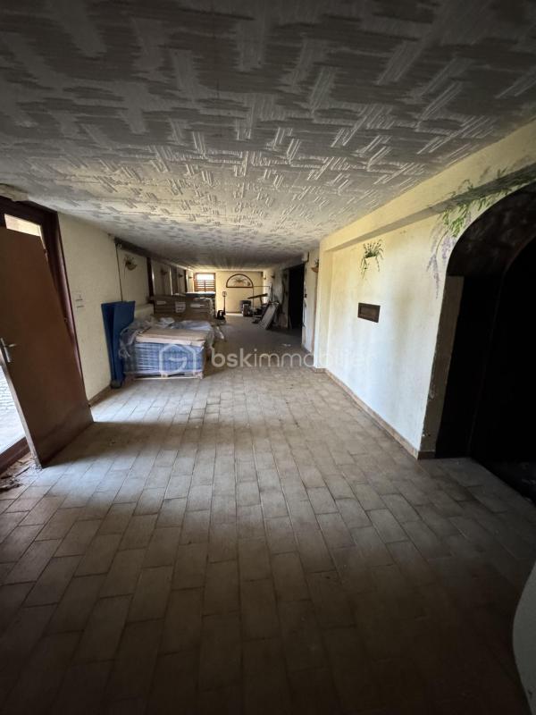 Local d'activité / Entrepôt - 316 m² - 10 pièces