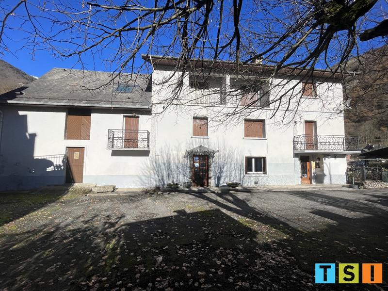 Maison - 260 m² - 12 pièces