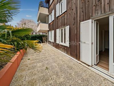 Appartement - 98 m² - 5 pièces