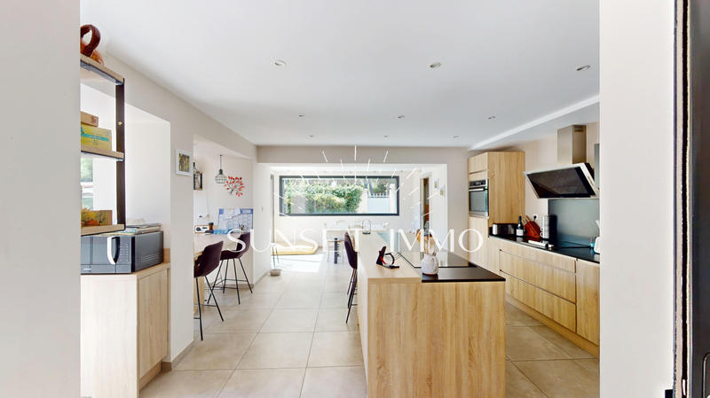 Maison - 273 m² - 7 pièces