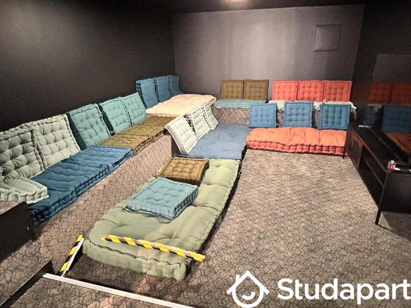 Chambre - 11 m² - 1 pièce