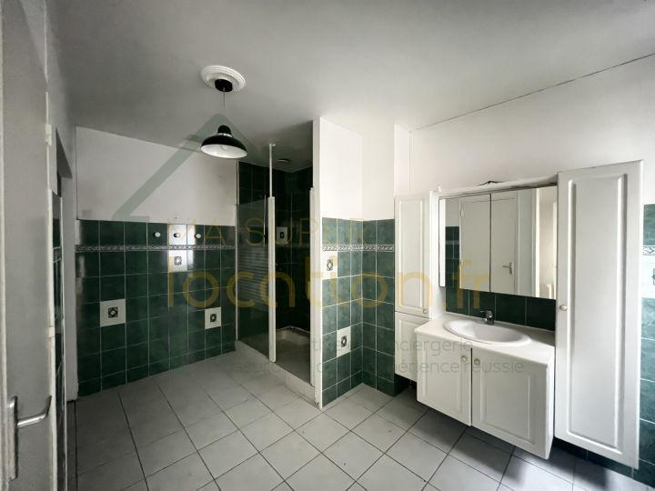 Maison - 146 m² - 8 pièces