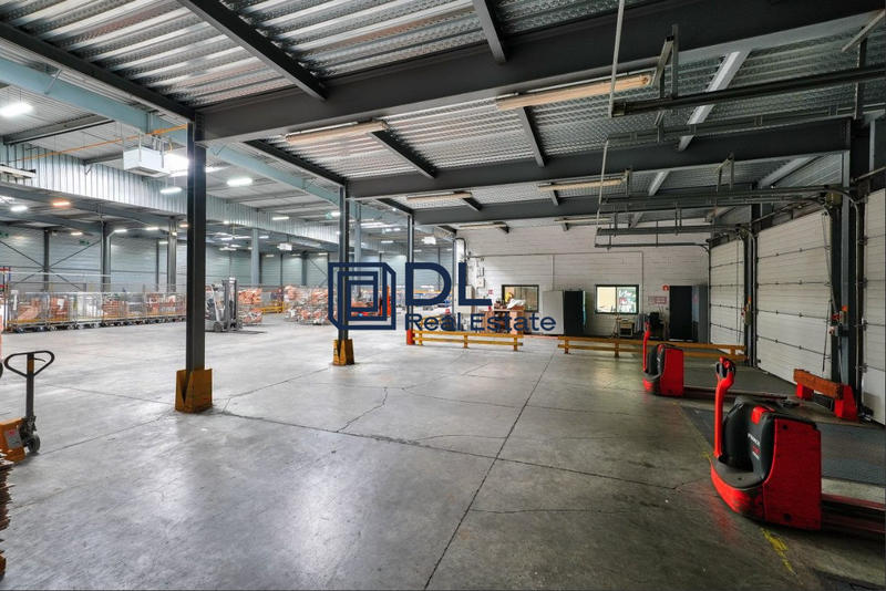 Entrepôt - 3 668 m²