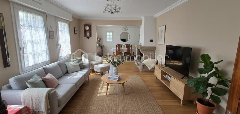 Maison - 244 m² - 9 pièces