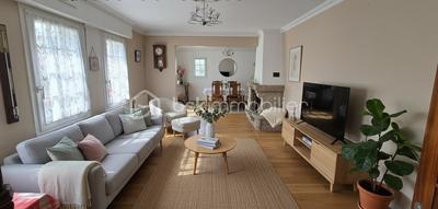 Maison - 244 m² - 9 pièces