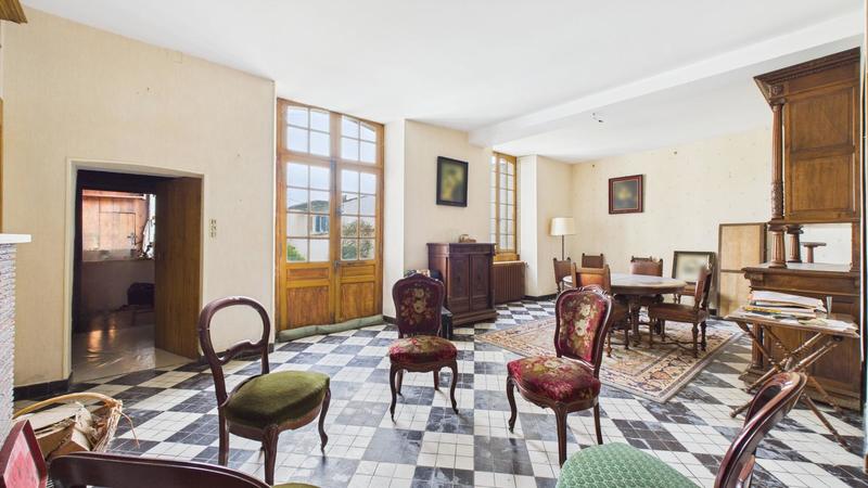 Maison - 290 m² - 9 pièces