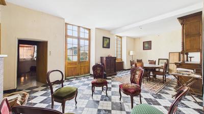 Maison - 290 m² - 9 pièces