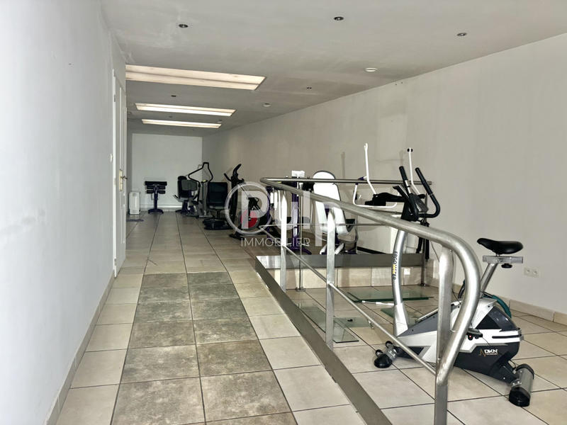 Immeuble - 214 m² - 16 pièces