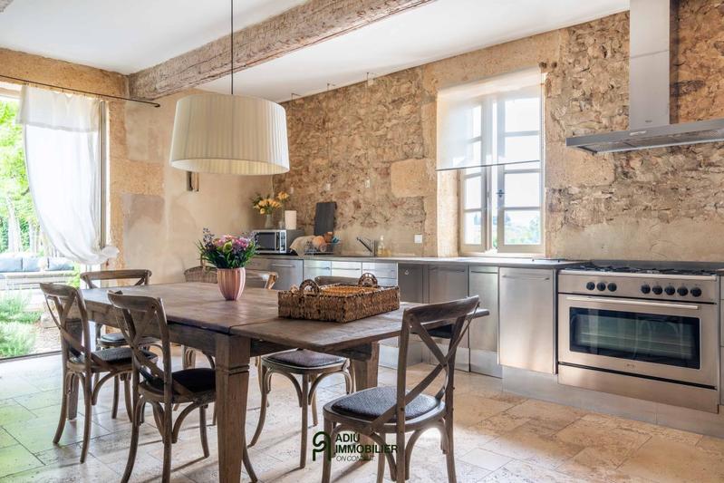 Mas - 300 m² - 7 pièces