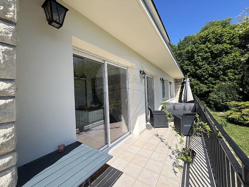 Maison - 140 m² - 8 pièces