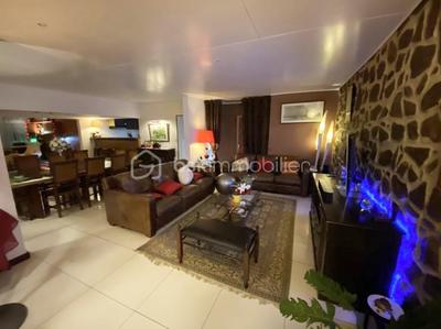 Villa - 211 m² - 6 pièces