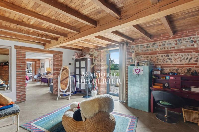 Maison - 422 m² - 10 pièces