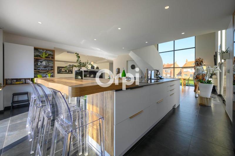 Maison - 232 m² - 6 pièces