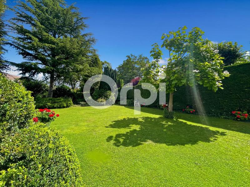 Maison - 203 m² - 7 pièces