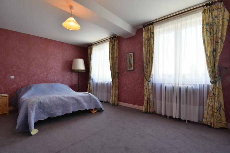 Maison - 350 m² - 12 pièces