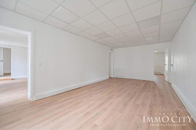 Bureau - 150 m² - 6 pièces