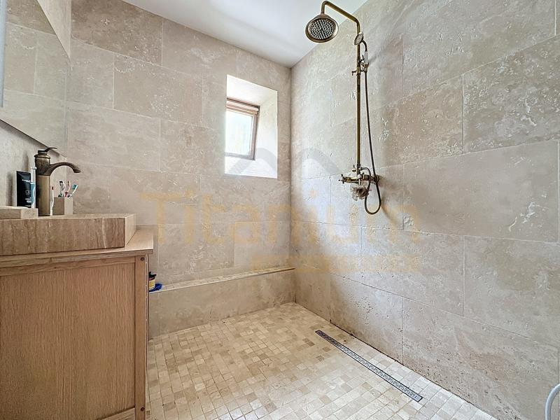 Maison - 280 m² - 11 pièces