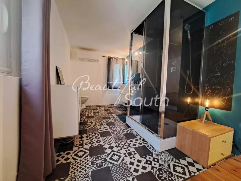 Mas - 350 m² - 10 pièces