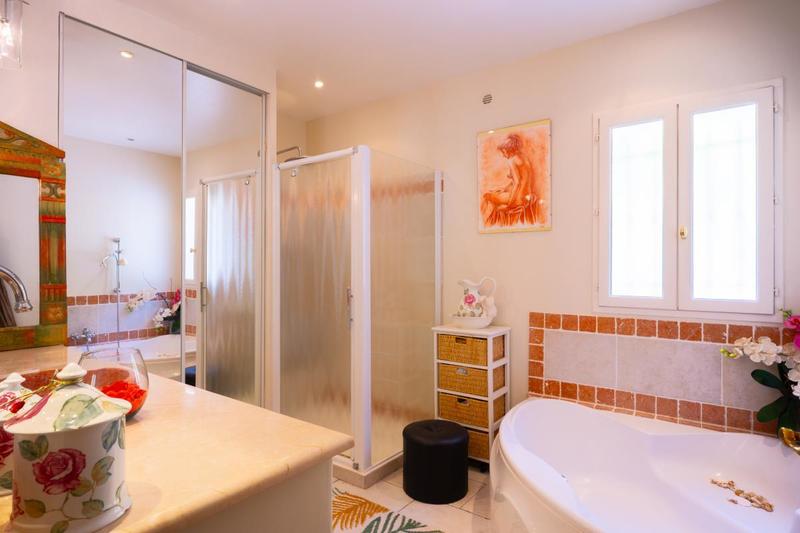 Mas - 240 m² - 6 pièces