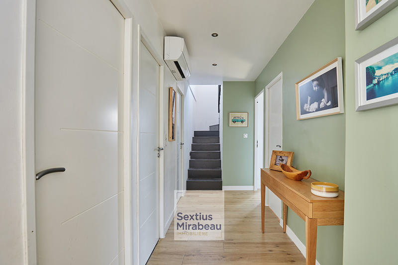 Maison - 245 m² - 9 pièces