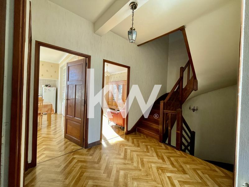 Maison - 205 m² - 7 pièces