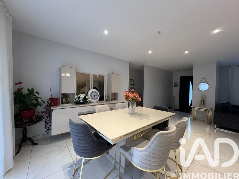 Maison - 121 m² - 4 pièces