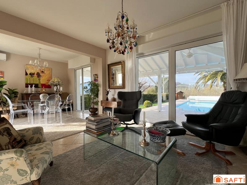 Villa - 200 m² - 6 pièces