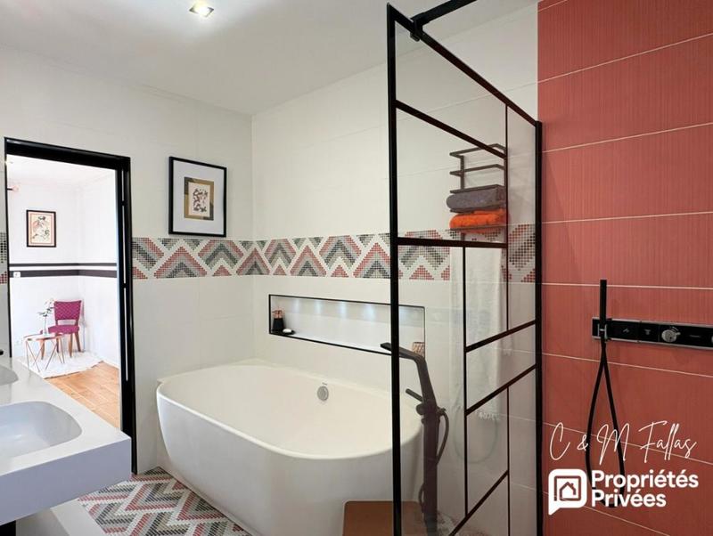 Demeure - 300 m² - 10 pièces