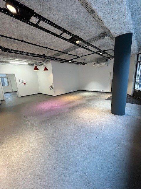 Local commercial - 84 m² - 2 pièces